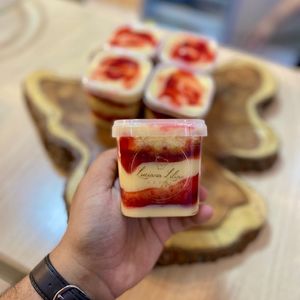 imagem do produto Bolo no pote ninho com morango 