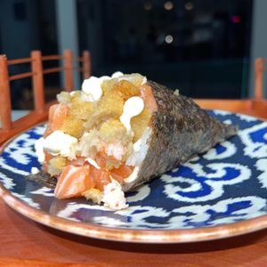 imagem do produto Temaki Salmão e Camarão empanado