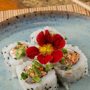 imagem do produto Uramaki Salmão grelhado (08 UNIDADES) 