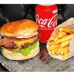 imagem do produto Combo Mc Food Feliz Cheddar e Bacon Salada 