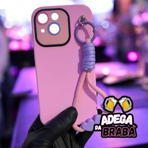 imagem do produto Capa rosa claro com pingente lilas de coração Iphone 15