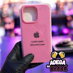 imagem do produto Capa aveludada iphone 15 pro max rosa bebe com logo