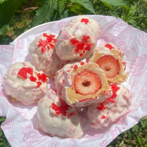 imagem do produto Bombom de morango cravejado