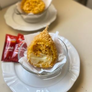 imagem do produto COXINHA DE FRANGO COM CATUPIRY 