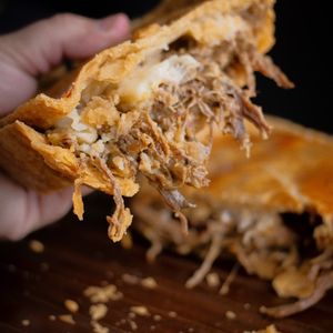 imagem do produto EMPADA DE CARNE SECA COM ABÓBORA CABOTIÁ