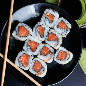 imagem do produto Uramaki Salmão (10 cortes)