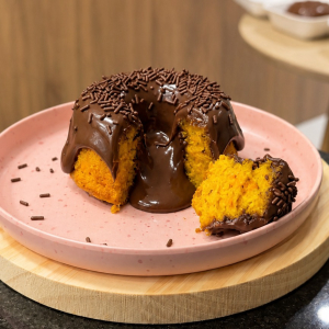 imagem do produto Bolo vulcão individual - Cenoura com Chocolate