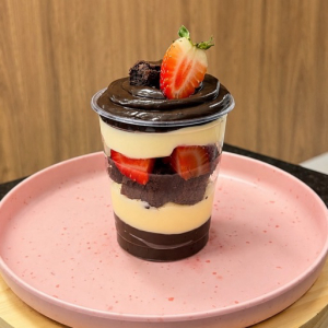 imagem do produto Copo da felicidade - Ninho, chocolate, morango e brownie