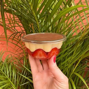 imagem do produto Bombom de morango no pote