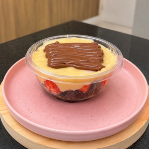 imagem do produto Escondidinho de Brownie com Morango, Ninho & Nutella