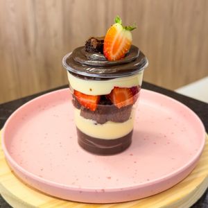 imagem do produto Copo da felicidade - Ninho, chocolate, morango e brownie