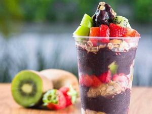 imagem do produto Copo de 400 ml  1 fruta grátis + 2 acompanhantos