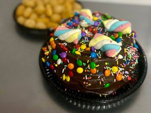 imagem do produto Bolo surpresa Kinder + 50 salgados