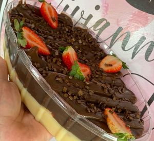 imagem do produto Travessa bombom de morangos 10 pessoas