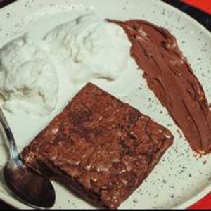 imagem do produto Brownie com nutella e sorvete
