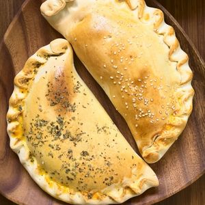 imagem do produto calzone 4 queijos (M)