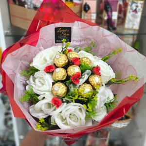 imagem do produto Buquê Artificial + Ferrero 