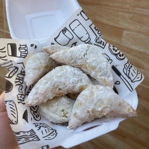 imagem do produto Porção com 8 pastéis de carne com açúcar! 