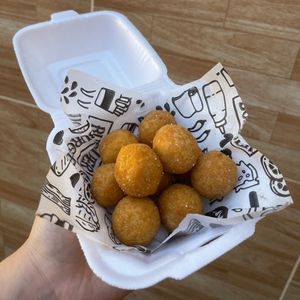 imagem do produto Porção com 10 bolinha de queijo! 