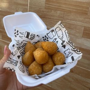 imagem do produto porção com 10 coxinhas 