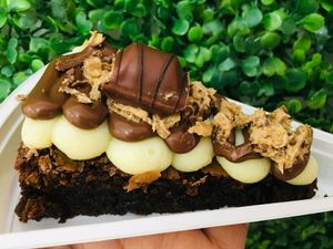 imagem do produto Combo - Fatia Brownie de Kinder Bueno + Coca - Cola 200 ml