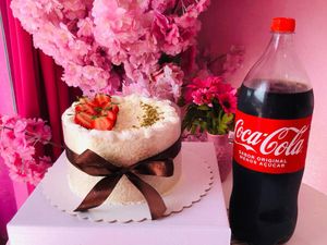 imagem do produto Combo Bolo 1 Kilo e Meio Ninho com Morango + Coca Cola 2 litros Original