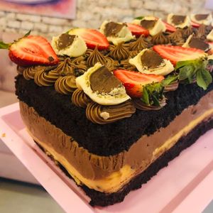 imagem do produto Fatia de Bolo Trufado de Mousse de Maracujá e Mousse de Chocolate 