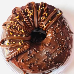 imagem do produto Bolo Caseirinho Metade Cenoura com brigadeiro / Metade Ferrero Rocher 