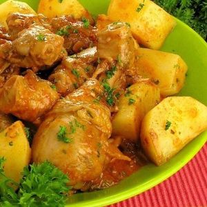 imagem do produto Ensopado de frango com macarrão e purê de batata ( congelado) 