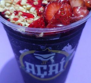 imagem do produto 300 ml tradicional, Amendoim Triturado,Calda de Morango,Morango