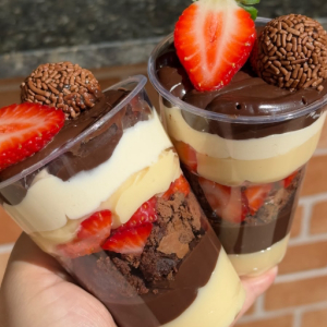 imagem do produto Copo brownie morango 