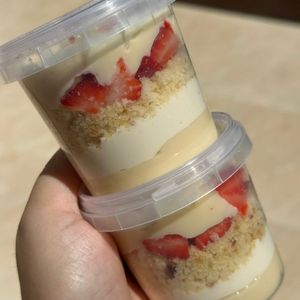 imagem do produto Bolo no pote ninho com morango 