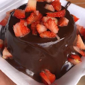 imagem do produto Mini vulcão chocolate com morango 