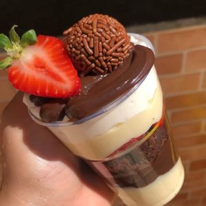 imagem do produto Copo brownie morango 