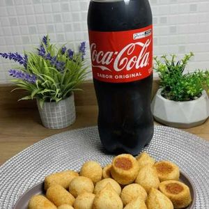 imagem do produto Combo Clássico Cento de Salgados Fritos + Coca Cola 1,5 Litros