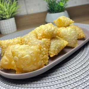 imagem do produto Caixa com 60 Mini pastel de vento