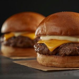 imagem do produto 2 Cheeser Burguer & Fritas 300g