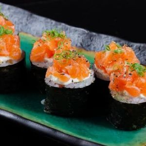 imagem do produto Hossomaki de salmão com cream cheese e salmão (8 unidades)