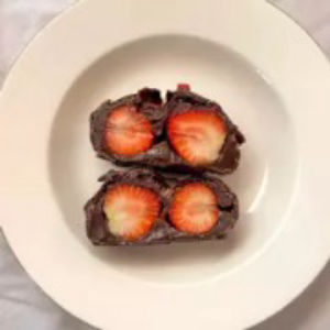 imagem do produto Bombom - morango cravejado preto