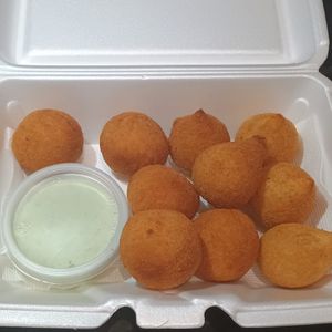 imagem do produto 10 SALGADOS DE 40G + 2 MOLHOS CASEIROS