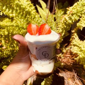 imagem do produto copo morango com creme de ninho 