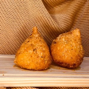 imagem do produto coxinha de frango com cream cheese 