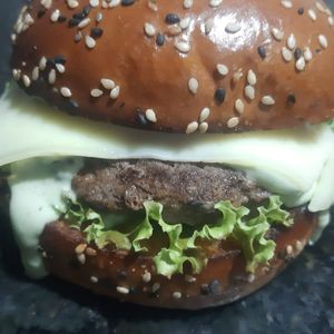 imagem do produto combo 1 artesanal +batata,+refri lata 