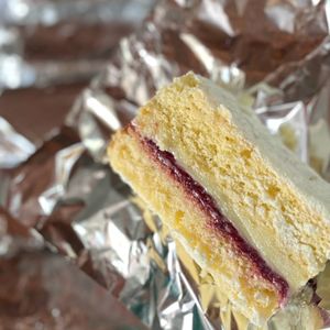 imagem do produto Bolo gelado ninho com geleia de frutas vermelhas 