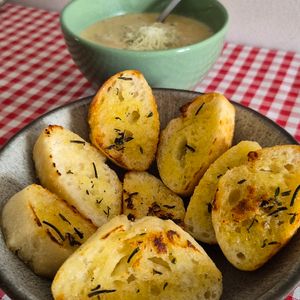 imagem do produto Porção de Baguete Italiana com mignon em tiras ao molho gorgonzola.