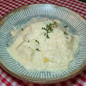 imagem do produto Ravioli de Espinafre com Ricota ao molho bechamel ou sugo 