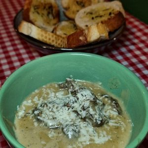 imagem do produto Porção de Baguete Italiana com mignon em tiras ao molho gorgonzola.