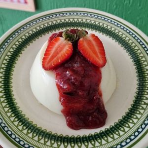 imagem do produto Manjar de coco com geleia de morango e brigadeiro 4 leites 