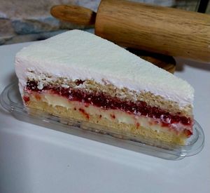 imagem do produto Bolo Ninho com geleia de morangos