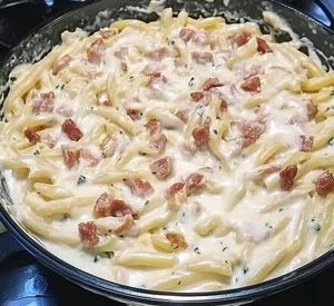 imagem do produto Macarrão penne com molho 4 queijo e Bacon